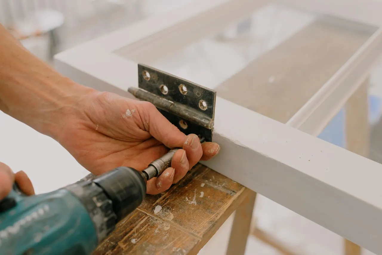 Experienced Commercial Window Repair professional